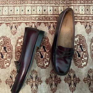 Elegant Burgundy Women's Loafers